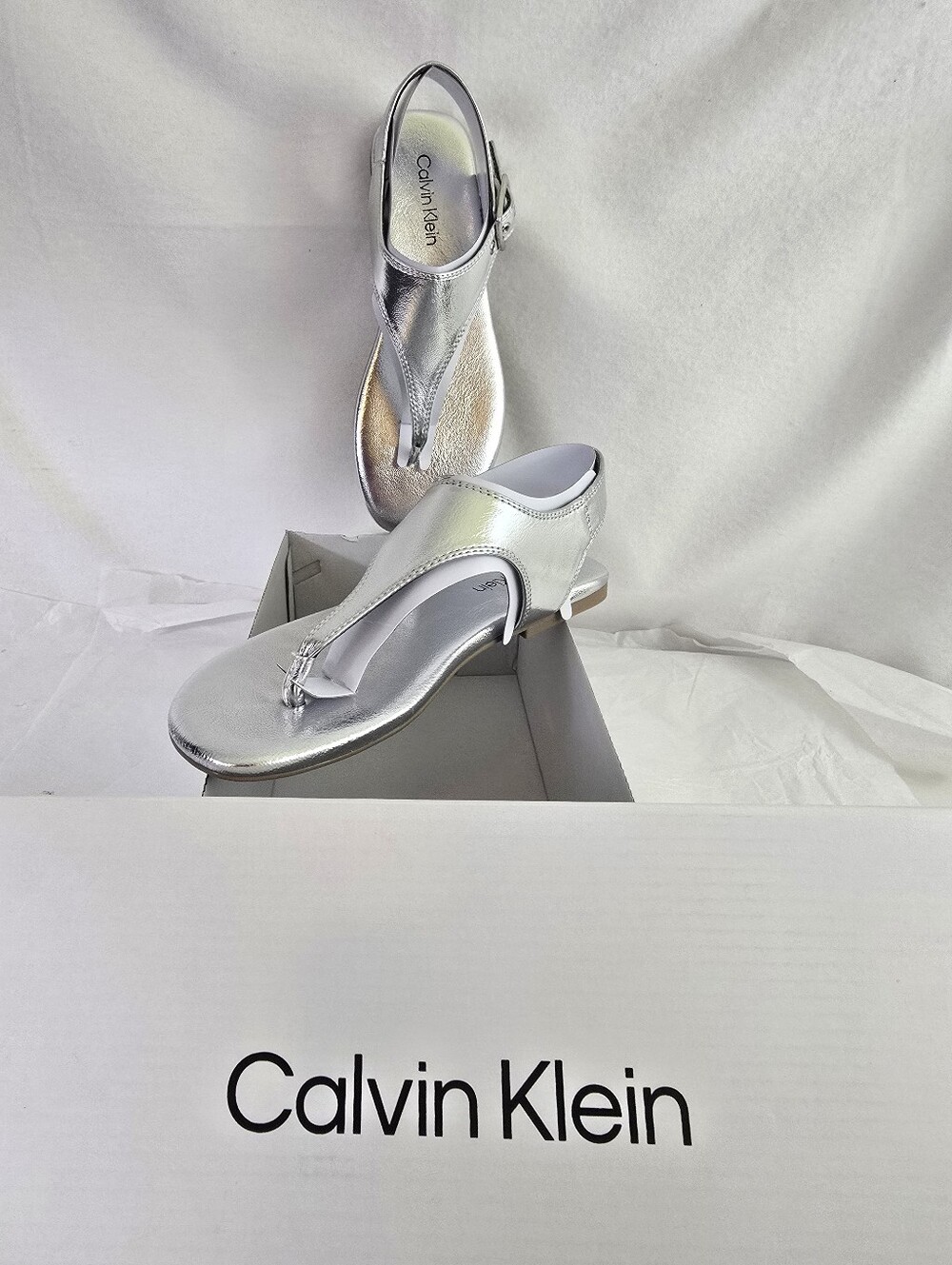 Calvin Klein Moraca2 Silver Metallic Flat Thong Sandals Size 7M New In Box NWT - Picture 7 of 8